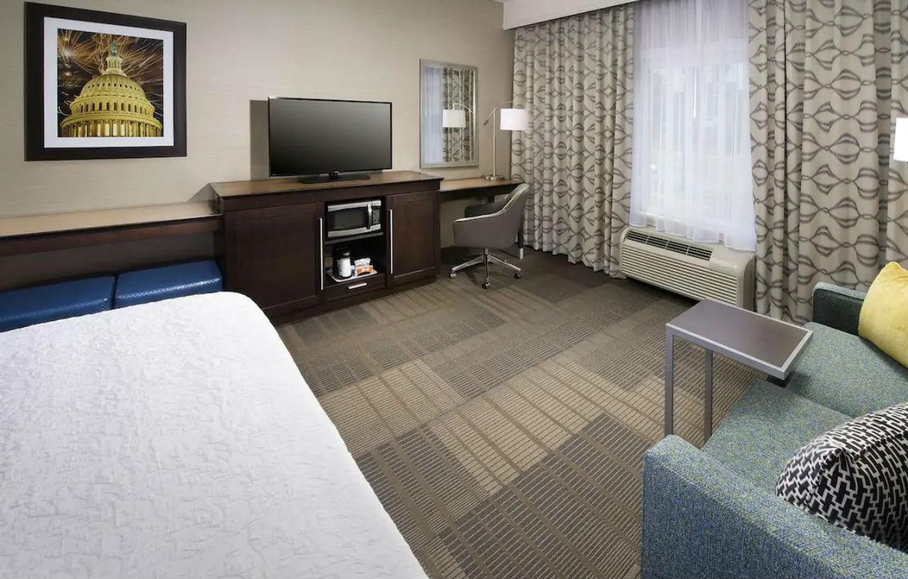 Hampton Inn & Suites Falls Church Exteriör bild