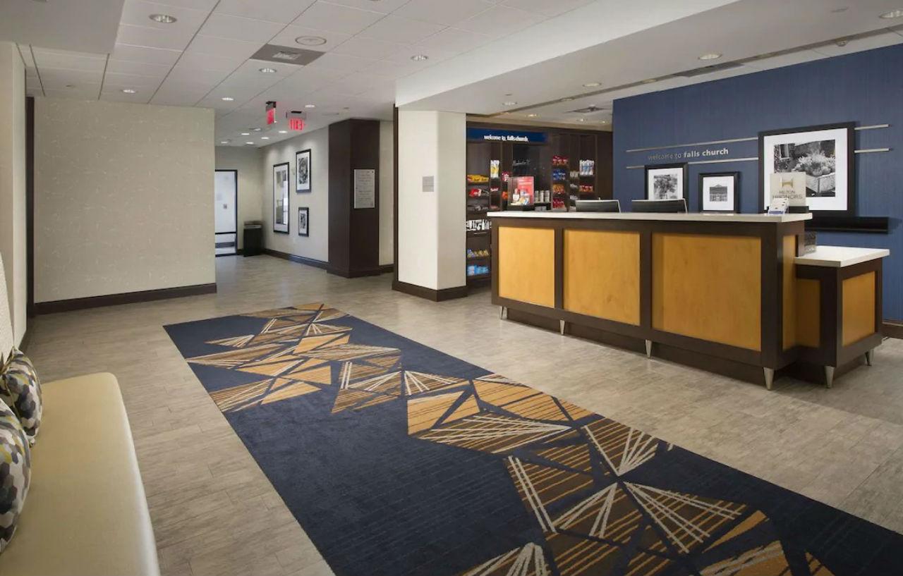 Hampton Inn & Suites Falls Church Exteriör bild