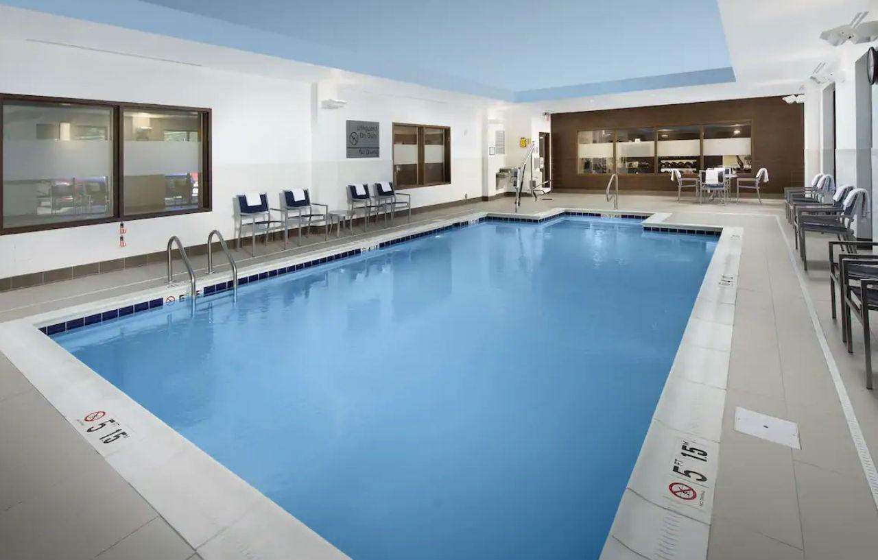 Hampton Inn & Suites Falls Church Exteriör bild