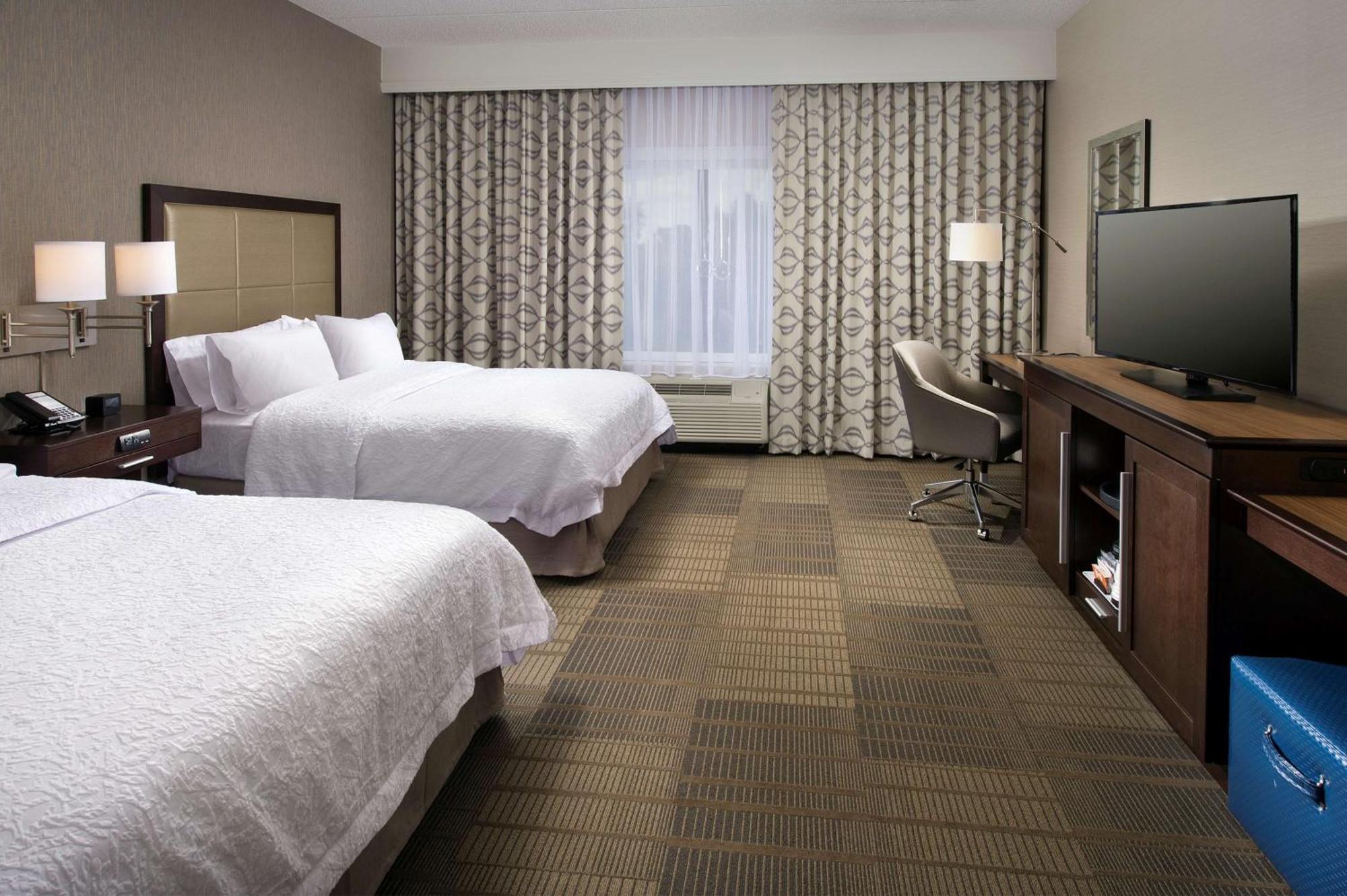 Hampton Inn & Suites Falls Church Exteriör bild