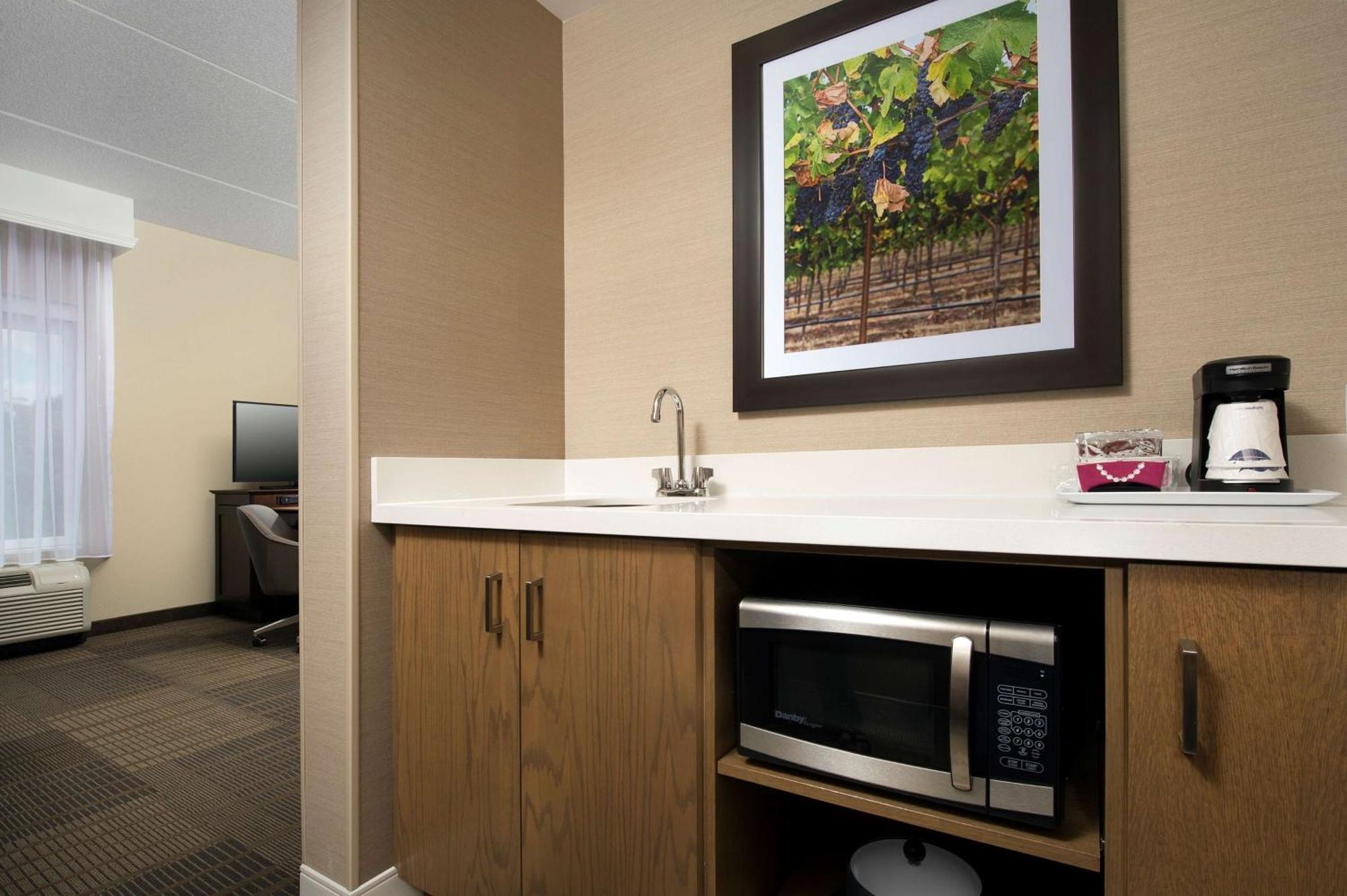 Hampton Inn & Suites Falls Church Exteriör bild