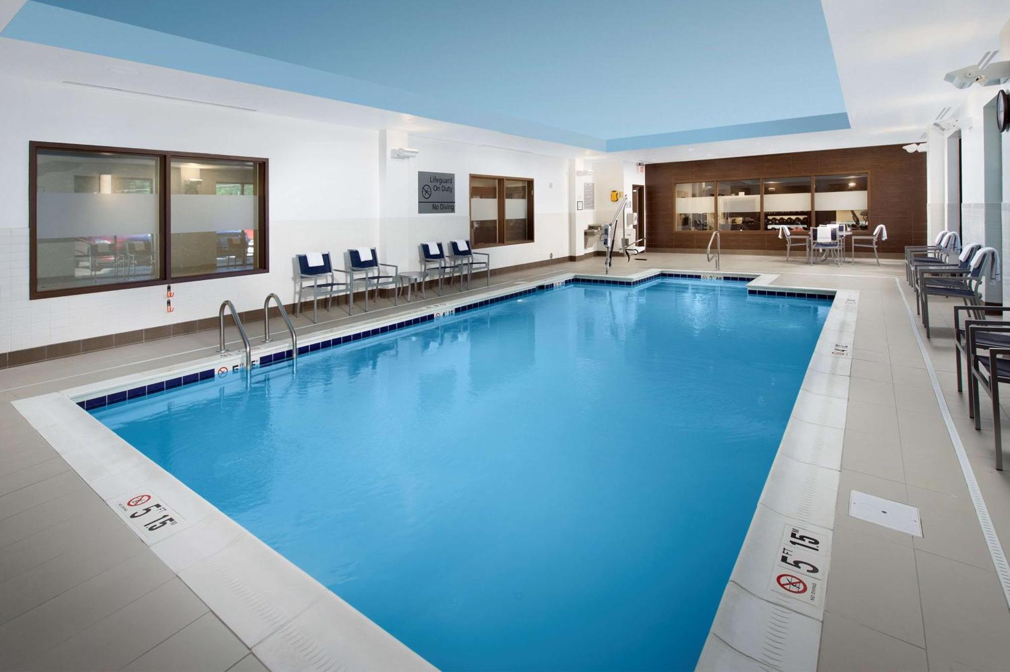 Hampton Inn & Suites Falls Church Exteriör bild