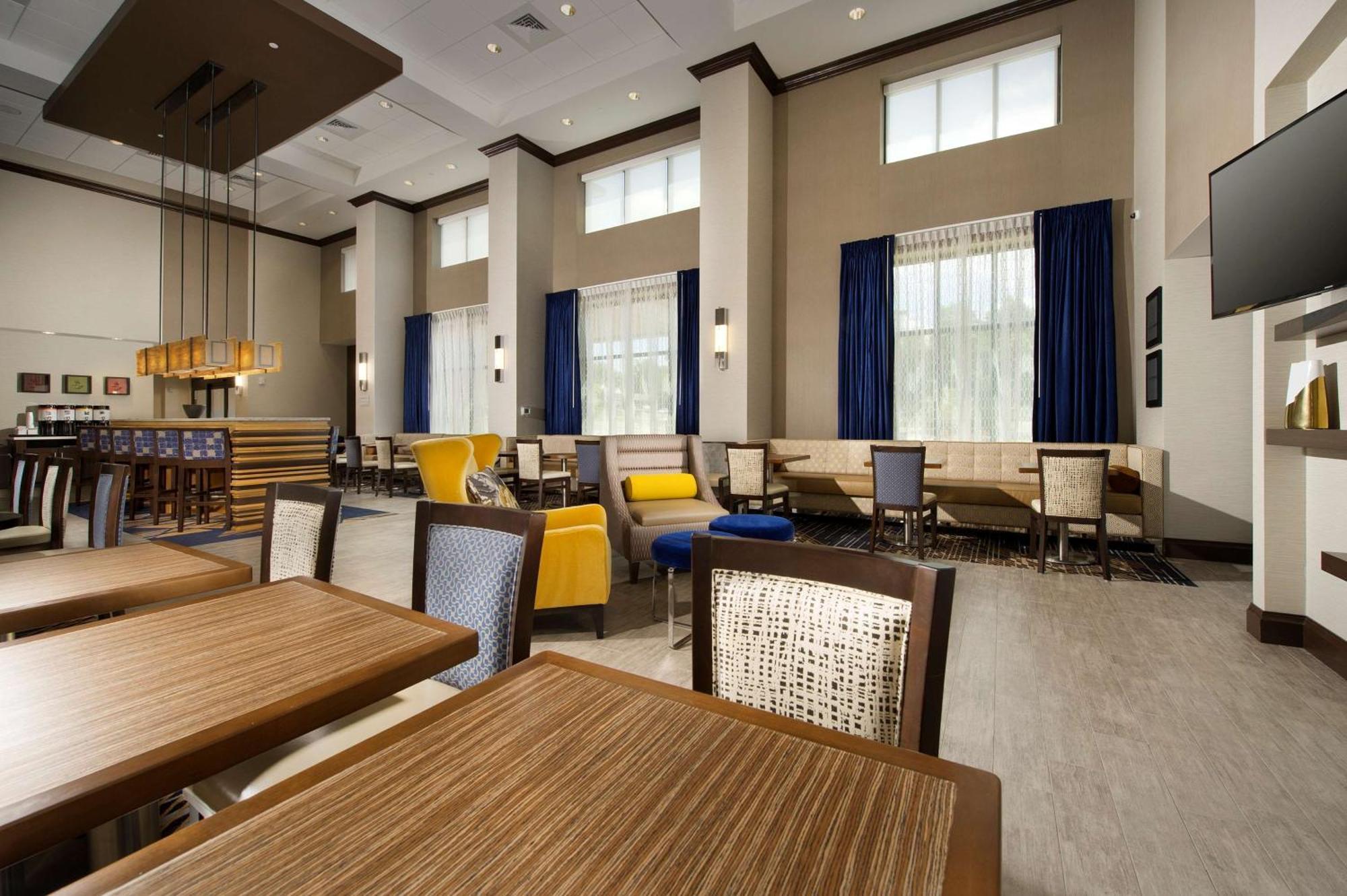 Hampton Inn & Suites Falls Church Exteriör bild