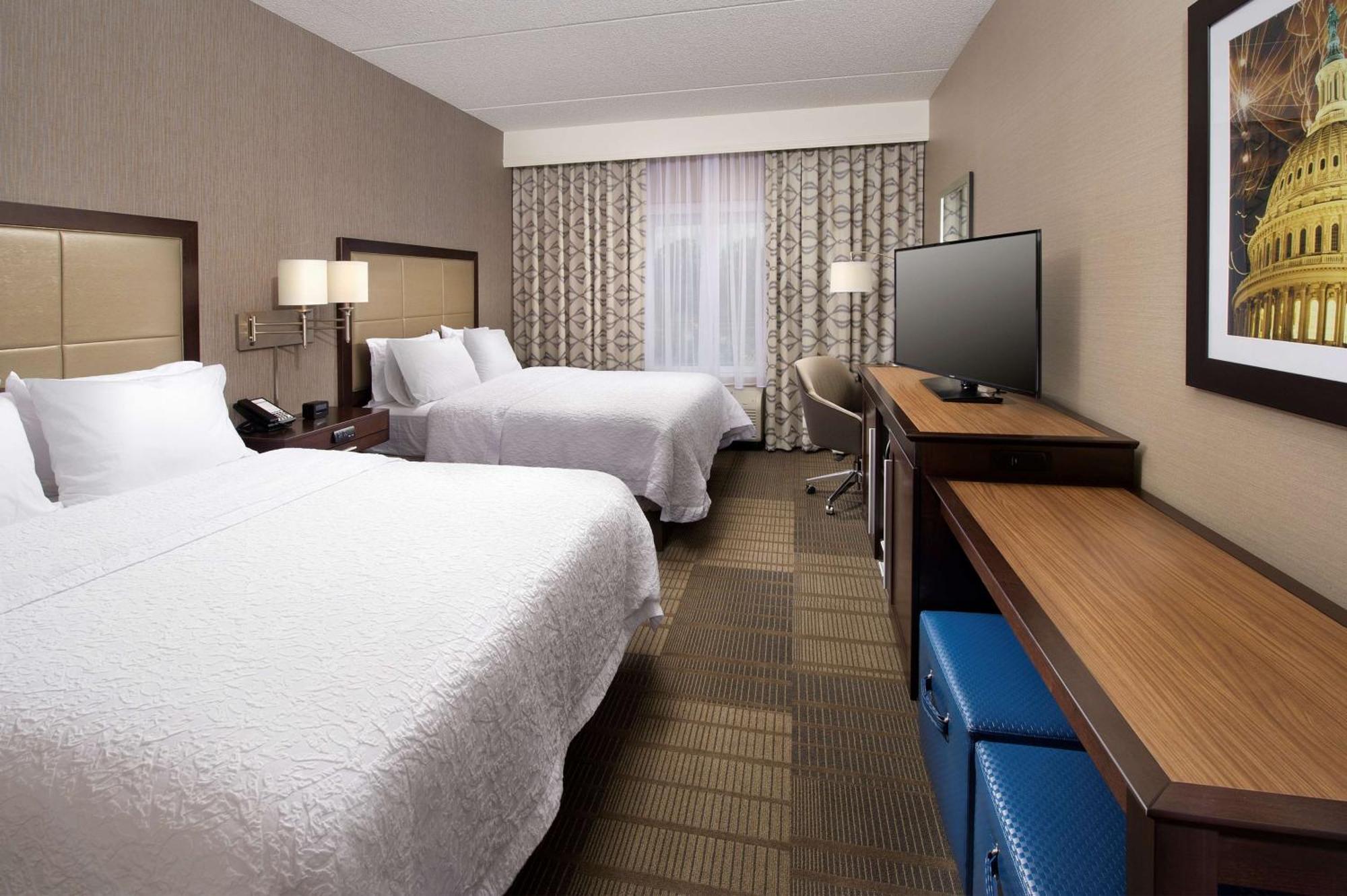 Hampton Inn & Suites Falls Church Exteriör bild