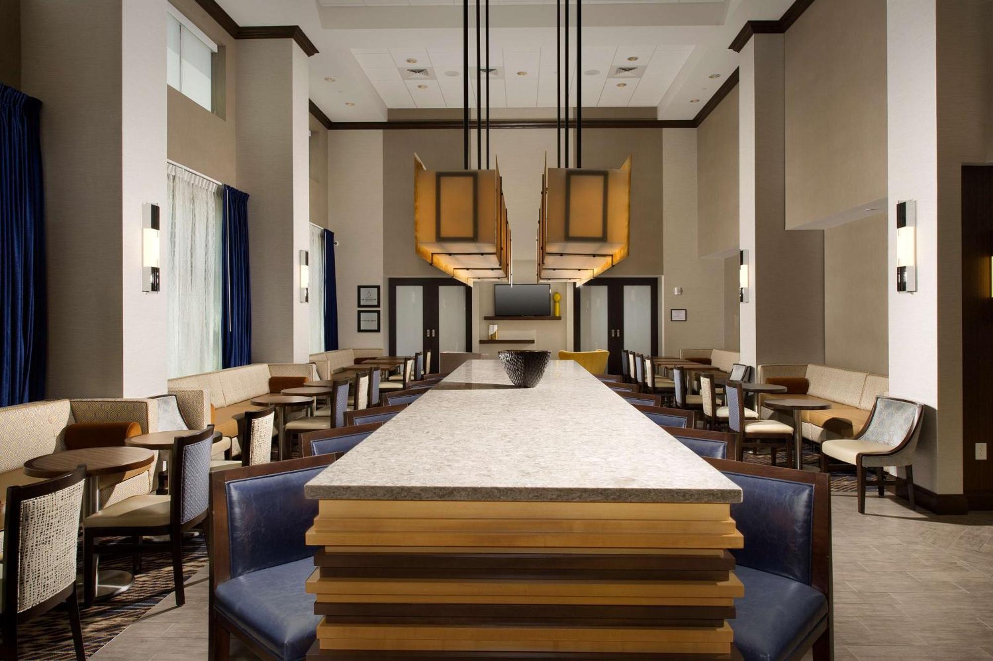Hampton Inn & Suites Falls Church Exteriör bild