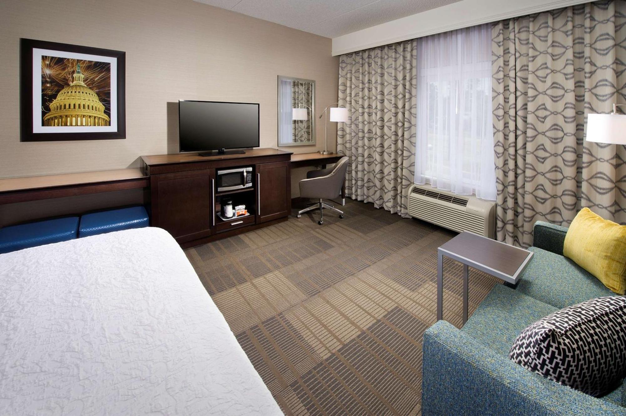 Hampton Inn & Suites Falls Church Exteriör bild