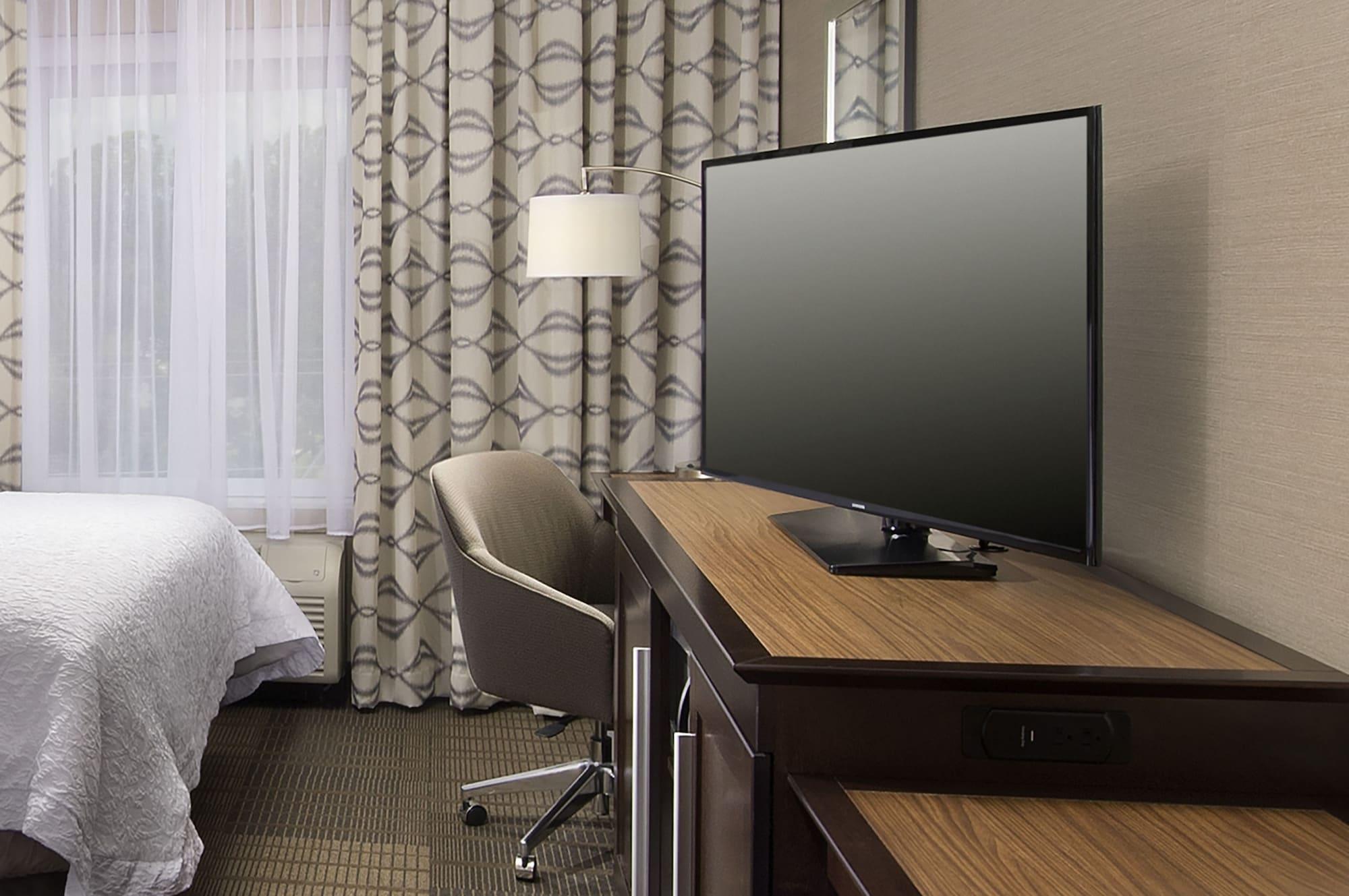 Hampton Inn & Suites Falls Church Exteriör bild
